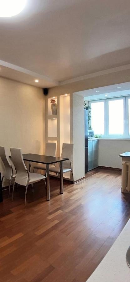 1/10 Вулиця Радунська Apartment Kiev Ngoại thất bức ảnh